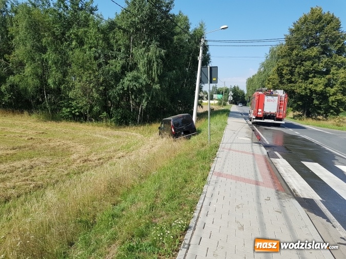 Zdjęcie w galerii na portalu naszwodzislaw.com: Rogów. Na szczęście skończyło się na kolizji  wiadomości z regionu