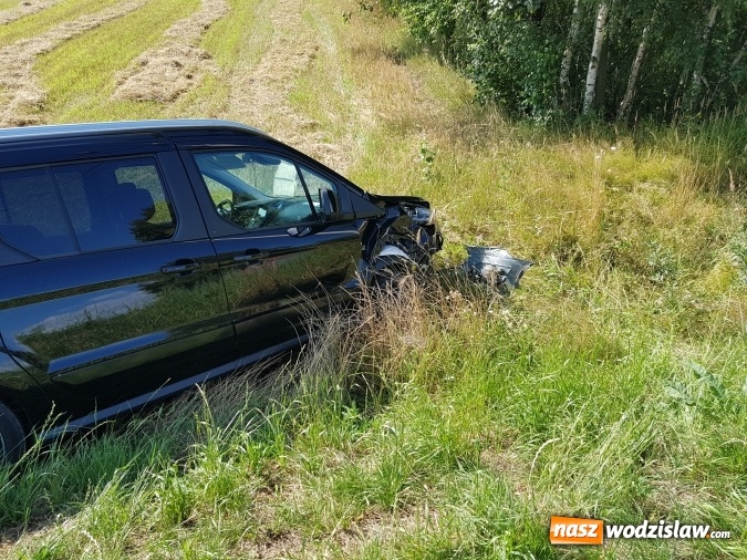 Zdjęcie w galerii na portalu naszwodzislaw.com: Rogów. Na szczęście skończyło się na kolizji  wiadomości z regionu