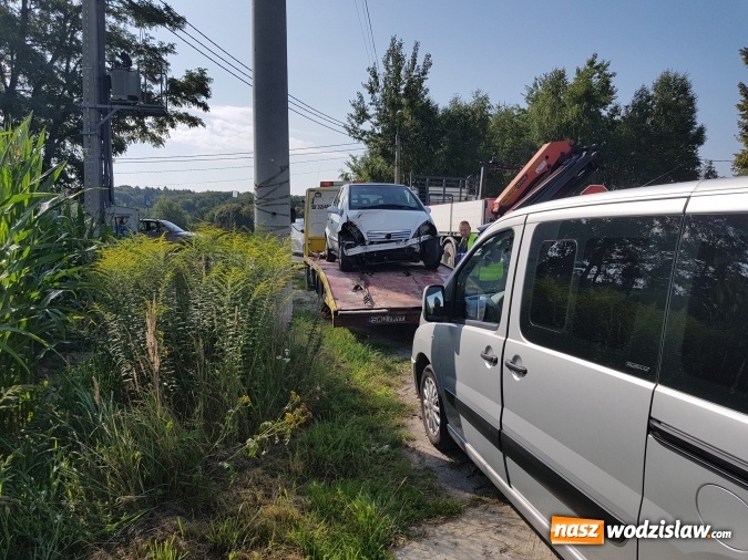 Zdjęcie w galerii na portalu naszwodzislaw.com: Rogów. Na szczęście skończyło się na kolizji  wiadomości z regionu