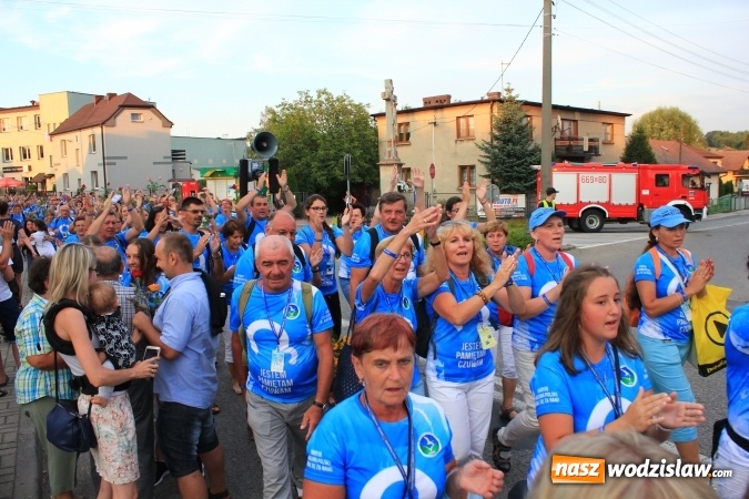 Zdjęcie w galerii na portalu naszwodzislaw.com: Pielgrzymi szczęśliwie wrócili do domów wiadomości z regionu