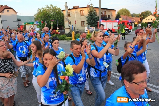 Zdjęcie w galerii na portalu naszwodzislaw.com: Pielgrzymi szczęśliwie wrócili do domów wiadomości z regionu