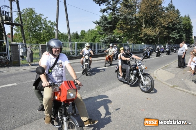 Zdjęcie w galerii na portalu naszwodzislaw.com: Odpustowa parada motocyklistów w Pogrzebieniu wiadomości z regionu