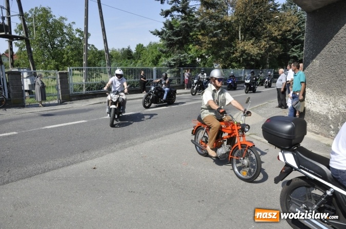 Zdjęcie w galerii na portalu naszwodzislaw.com: Odpustowa parada motocyklistów w Pogrzebieniu wiadomości z regionu