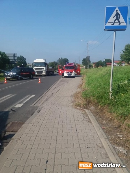 Zdjęcie w galerii na portalu naszwodzislaw.com: To mogło skończyć się tragicznie! Policja publikuje wstrząsające nagranie kolizji ciężarówki z osobowym BMW wiadomości z regionu