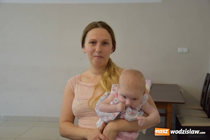 Zdjęcie w galerii na portalu naszwodzislaw.com: Najmłodsi mieszkańcy Gminy Mszana otrzymali drobne upominki  wiadomości z regionu