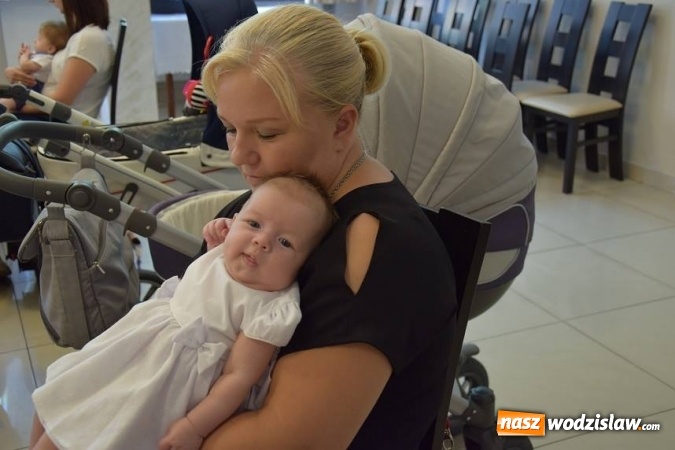 Zdjęcie w galerii na portalu naszwodzislaw.com: Najmłodsi mieszkańcy Gminy Mszana otrzymali drobne upominki  wiadomości z regionu