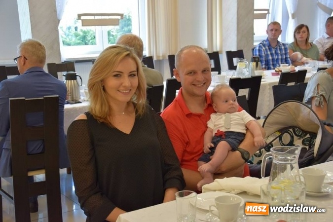 Zdjęcie w galerii na portalu naszwodzislaw.com: Najmłodsi mieszkańcy Gminy Mszana otrzymali drobne upominki  wiadomości z regionu