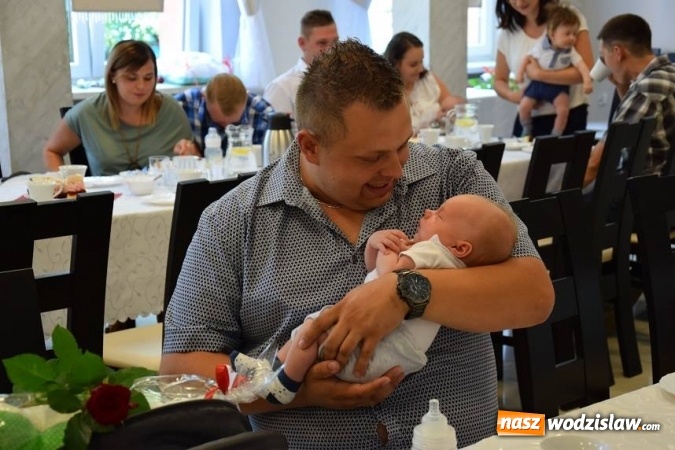 Zdjęcie w galerii na portalu naszwodzislaw.com: Najmłodsi mieszkańcy Gminy Mszana otrzymali drobne upominki  wiadomości z regionu