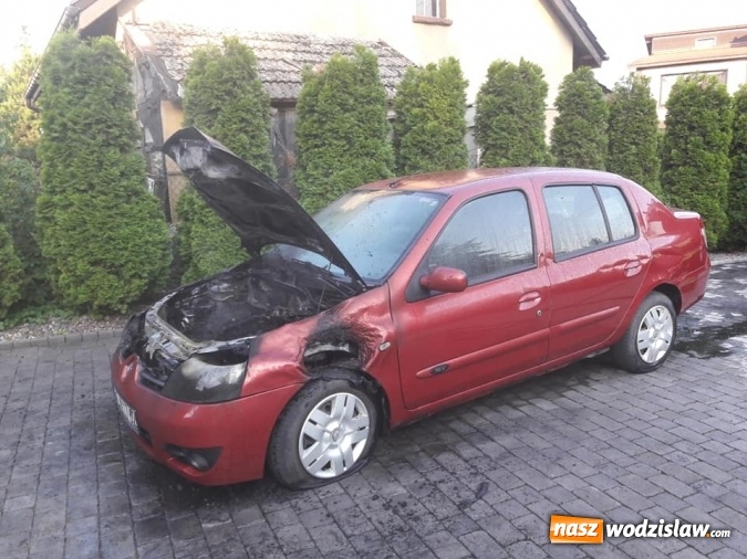 Zdjęcie w galerii na portalu naszwodzislaw.com: Wodzisławscy strażacy gasili osobowe renault wiadomości z regionu