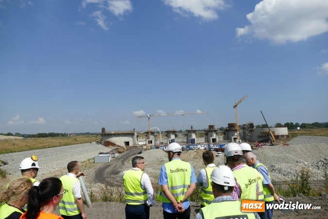 Zdjęcie w galerii na portalu naszwodzislaw.com: Lubomia-Racibórz. Wojewoda wizytował teren budowy zbiornika wiadomości z regionu
