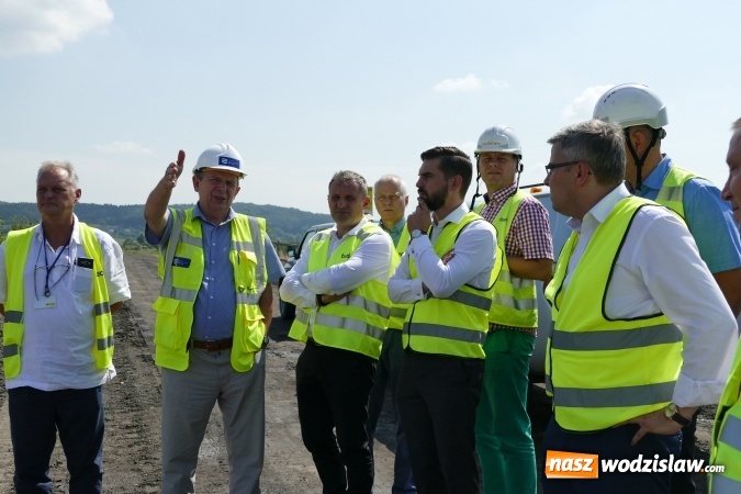 Zdjęcie w galerii na portalu naszwodzislaw.com: Lubomia-Racibórz. Wojewoda wizytował teren budowy zbiornika wiadomości z regionu