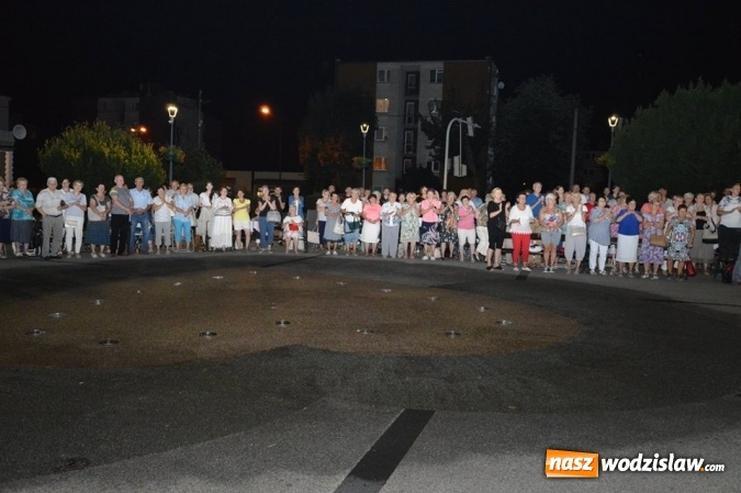 Zdjęcie w galerii na portalu naszwodzislaw.com: Operetka przy fontannie w Radlinie  wiadomości z regionu