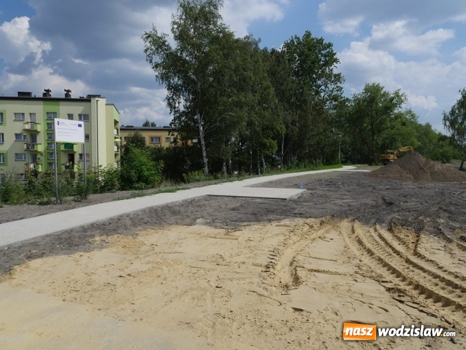 Zdjęcie w galerii na portalu naszwodzislaw.com: Trwają prace na Wilchwach. Pokopalniany teren zamieni się w miejsce rekreacji wiadomości z regionu