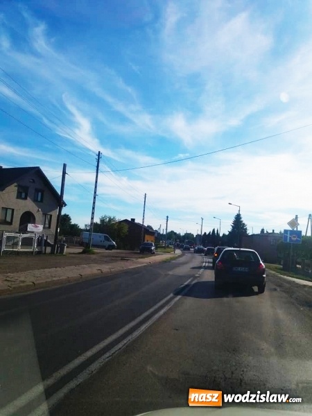 Zdjęcie w galerii na portalu naszwodzislaw.com: Groźne zdarzenie w Rydułtowach. Na pojazd nauki jazdy spadły drewniane belki wiadomości z regionu