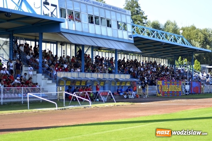 Zdjęcie w galerii na portalu naszwodzislaw.com: Ruszył piłkarski sezon 2018/2019. Patryk Dudziński katem Krzyżanowic wiadomości z regionu