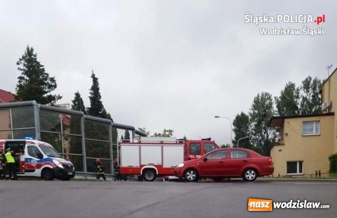 Zdjęcie w galerii na portalu naszwodzislaw.com: Wypadek na Marklowickiej w Wodzisławiu Śląskim. 59-letni rowerzysta trafił do szpitala wiadomości z regionu