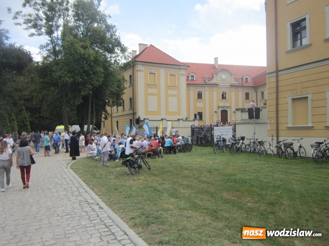 Zdjęcie w galerii na portalu naszwodzislaw.com: Wniebowzięta - taka Maryja jest nam bliska. Metropolia górnośląska pielgrzymowała do Rud wiadomości z regionu