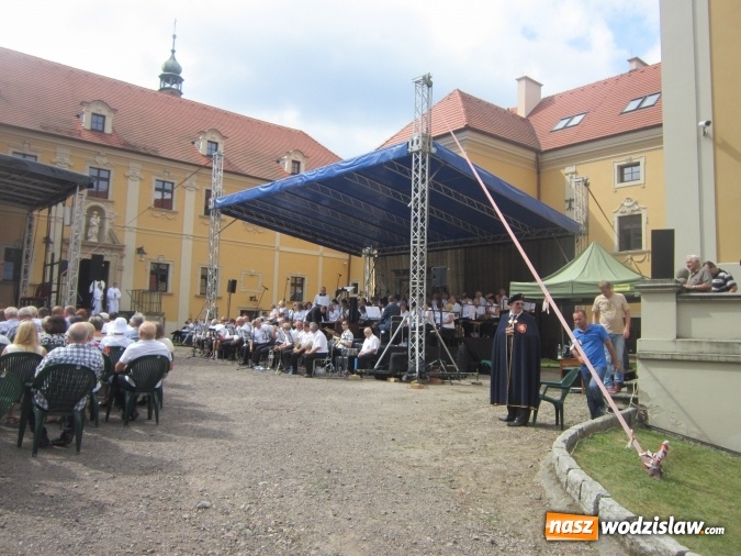 Zdjęcie w galerii na portalu naszwodzislaw.com: Wniebowzięta - taka Maryja jest nam bliska. Metropolia górnośląska pielgrzymowała do Rud wiadomości z regionu