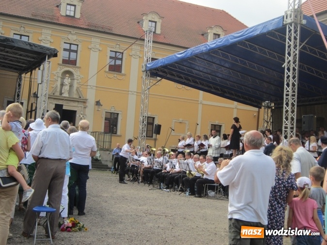 Zdjęcie w galerii na portalu naszwodzislaw.com: Wniebowzięta - taka Maryja jest nam bliska. Metropolia górnośląska pielgrzymowała do Rud wiadomości z regionu