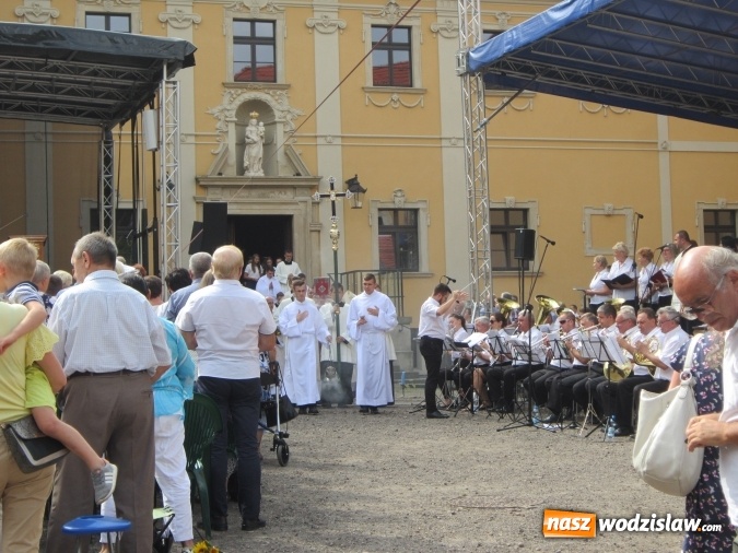Zdjęcie w galerii na portalu naszwodzislaw.com: Wniebowzięta - taka Maryja jest nam bliska. Metropolia górnośląska pielgrzymowała do Rud wiadomości z regionu