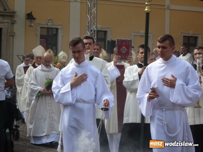Zdjęcie w galerii na portalu naszwodzislaw.com: Wniebowzięta - taka Maryja jest nam bliska. Metropolia górnośląska pielgrzymowała do Rud wiadomości z regionu