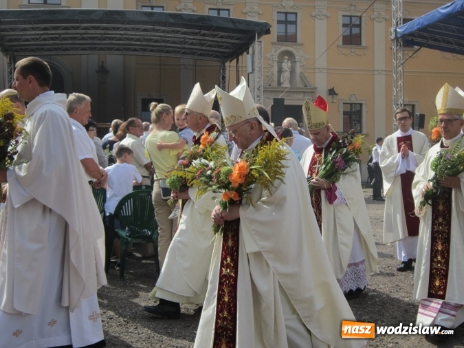 Zdjęcie w galerii na portalu naszwodzislaw.com: Wniebowzięta - taka Maryja jest nam bliska. Metropolia górnośląska pielgrzymowała do Rud wiadomości z regionu