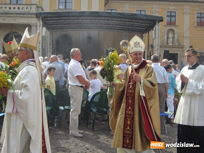 Zdjęcie w galerii na portalu naszwodzislaw.com: Wniebowzięta - taka Maryja jest nam bliska. Metropolia górnośląska pielgrzymowała do Rud wiadomości z regionu