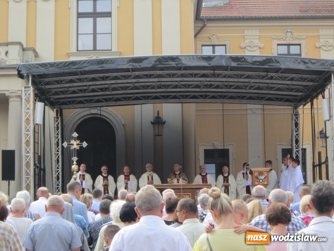 Zdjęcie w galerii na portalu naszwodzislaw.com: Wniebowzięta - taka Maryja jest nam bliska. Metropolia górnośląska pielgrzymowała do Rud wiadomości z regionu