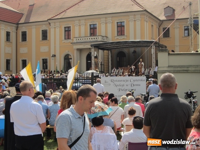 Zdjęcie w galerii na portalu naszwodzislaw.com: Wniebowzięta - taka Maryja jest nam bliska. Metropolia górnośląska pielgrzymowała do Rud wiadomości z regionu