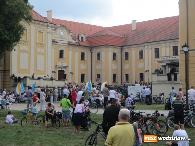 Zdjęcie w galerii na portalu naszwodzislaw.com: Wniebowzięta - taka Maryja jest nam bliska. Metropolia górnośląska pielgrzymowała do Rud wiadomości z regionu