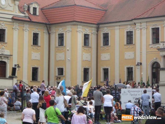 Zdjęcie w galerii na portalu naszwodzislaw.com: Wniebowzięta - taka Maryja jest nam bliska. Metropolia górnośląska pielgrzymowała do Rud wiadomości z regionu