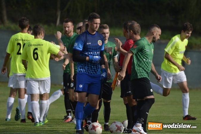 Zdjęcie w galerii na portalu naszwodzislaw.com: Hanzel ze Stanikiem nie dali szans Czyżowicom wiadomości z regionu