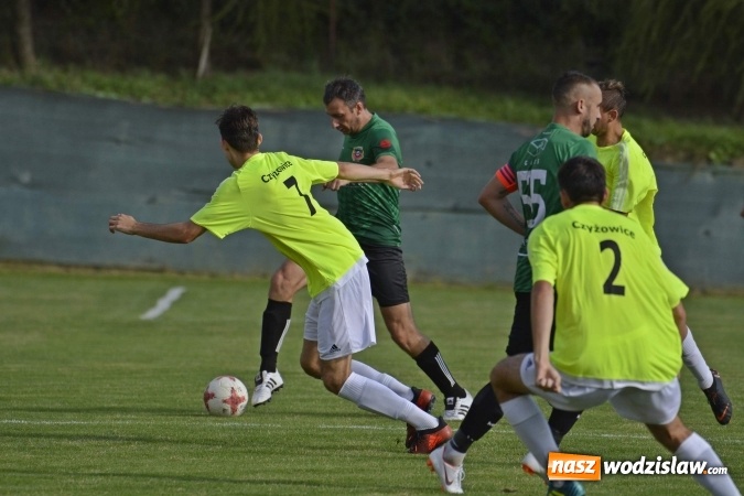 Zdjęcie w galerii na portalu naszwodzislaw.com: Hanzel ze Stanikiem nie dali szans Czyżowicom wiadomości z regionu