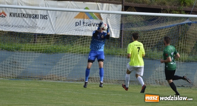 Zdjęcie w galerii na portalu naszwodzislaw.com: Hanzel ze Stanikiem nie dali szans Czyżowicom wiadomości z regionu