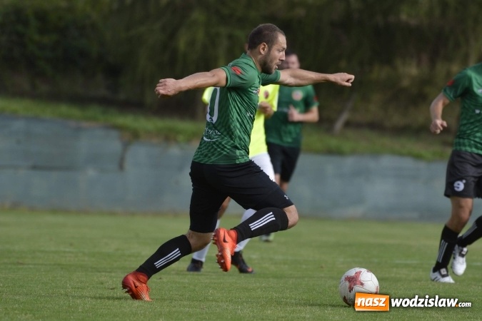 Zdjęcie w galerii na portalu naszwodzislaw.com: Hanzel ze Stanikiem nie dali szans Czyżowicom wiadomości z regionu