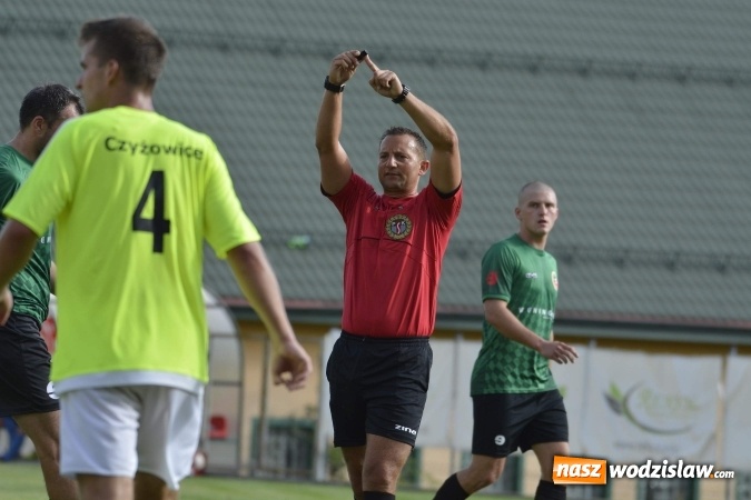 Zdjęcie w galerii na portalu naszwodzislaw.com: Hanzel ze Stanikiem nie dali szans Czyżowicom wiadomości z regionu