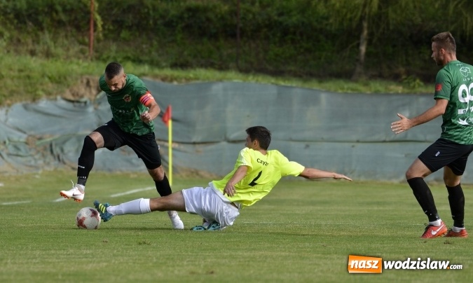 Zdjęcie w galerii na portalu naszwodzislaw.com: Hanzel ze Stanikiem nie dali szans Czyżowicom wiadomości z regionu