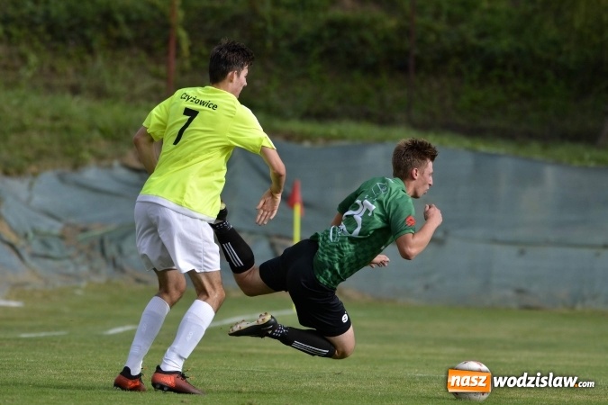 Zdjęcie w galerii na portalu naszwodzislaw.com: Hanzel ze Stanikiem nie dali szans Czyżowicom wiadomości z regionu