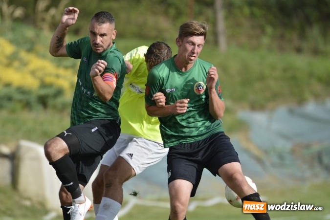 Zdjęcie w galerii na portalu naszwodzislaw.com: Hanzel ze Stanikiem nie dali szans Czyżowicom wiadomości z regionu