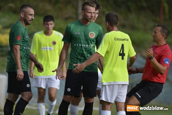 Zdjęcie w galerii na portalu naszwodzislaw.com: Hanzel ze Stanikiem nie dali szans Czyżowicom wiadomości z regionu