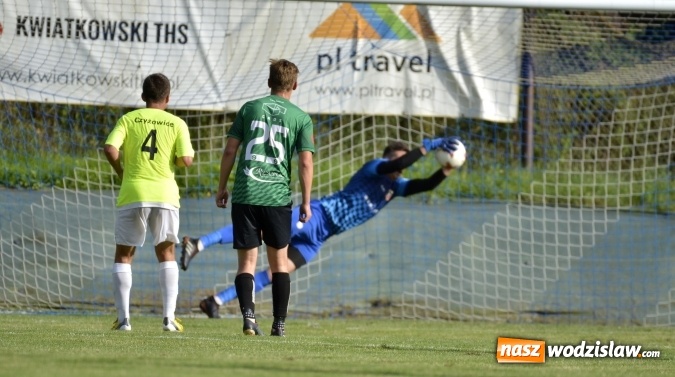 Zdjęcie w galerii na portalu naszwodzislaw.com: Hanzel ze Stanikiem nie dali szans Czyżowicom wiadomości z regionu