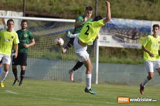 Zdjęcie w galerii na portalu naszwodzislaw.com: Hanzel ze Stanikiem nie dali szans Czyżowicom wiadomości z regionu