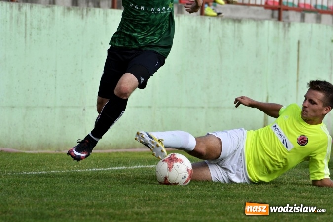 Zdjęcie w galerii na portalu naszwodzislaw.com: Hanzel ze Stanikiem nie dali szans Czyżowicom wiadomości z regionu