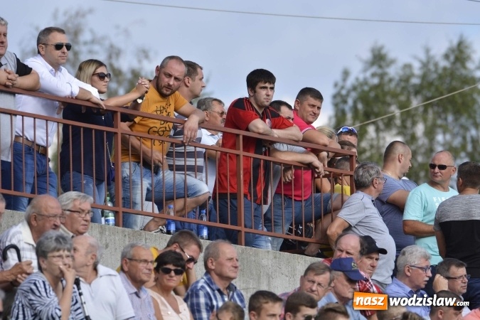 Zdjęcie w galerii na portalu naszwodzislaw.com: Hanzel ze Stanikiem nie dali szans Czyżowicom wiadomości z regionu