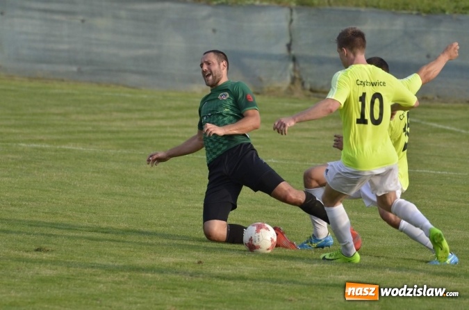 Zdjęcie w galerii na portalu naszwodzislaw.com: Hanzel ze Stanikiem nie dali szans Czyżowicom wiadomości z regionu