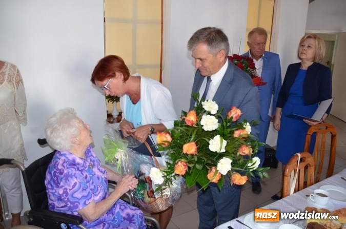 Zdjęcie w galerii na portalu naszwodzislaw.com: Dwieście lat dla pani Klary i list od premiera  wiadomości z regionu