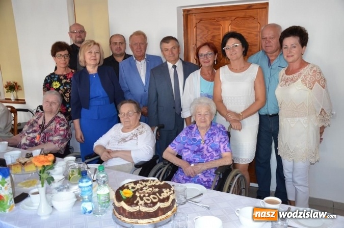 Zdjęcie w galerii na portalu naszwodzislaw.com: Dwieście lat dla pani Klary i list od premiera  wiadomości z regionu