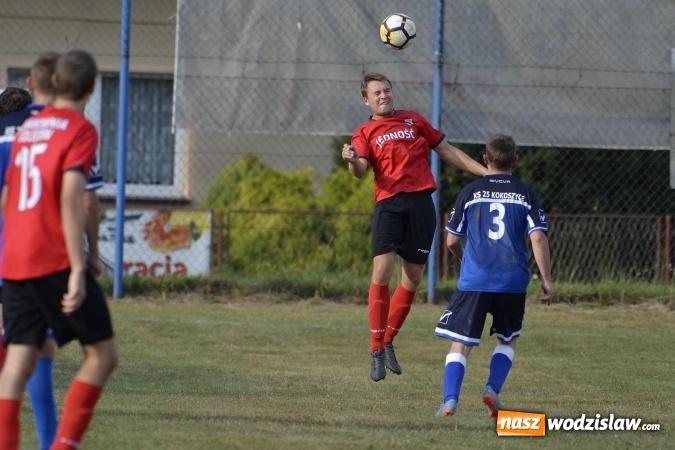 Zdjęcie w galerii na portalu naszwodzislaw.com: Beniaminek z Kokoszyc przegrał na inaugurację wiadomości z regionu