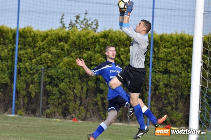 Zdjęcie w galerii na portalu naszwodzislaw.com: Beniaminek z Kokoszyc przegrał na inaugurację wiadomości z regionu