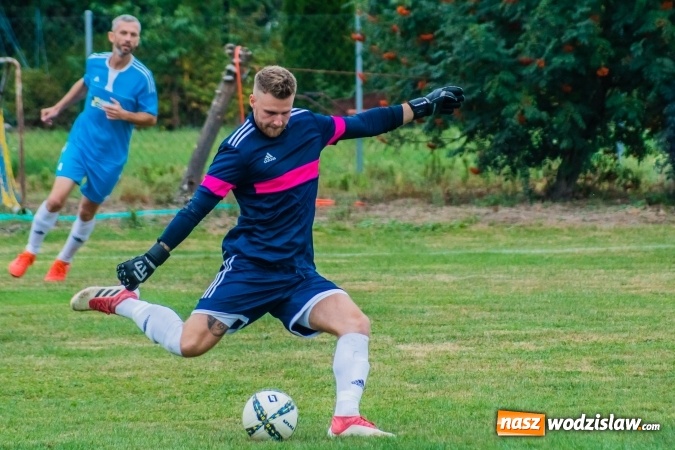 Zdjęcie w galerii na portalu naszwodzislaw.com: Strzelecki wróć! Czarni Gorzyce na kolanach w Krzyżanowicach wiadomości z regionu